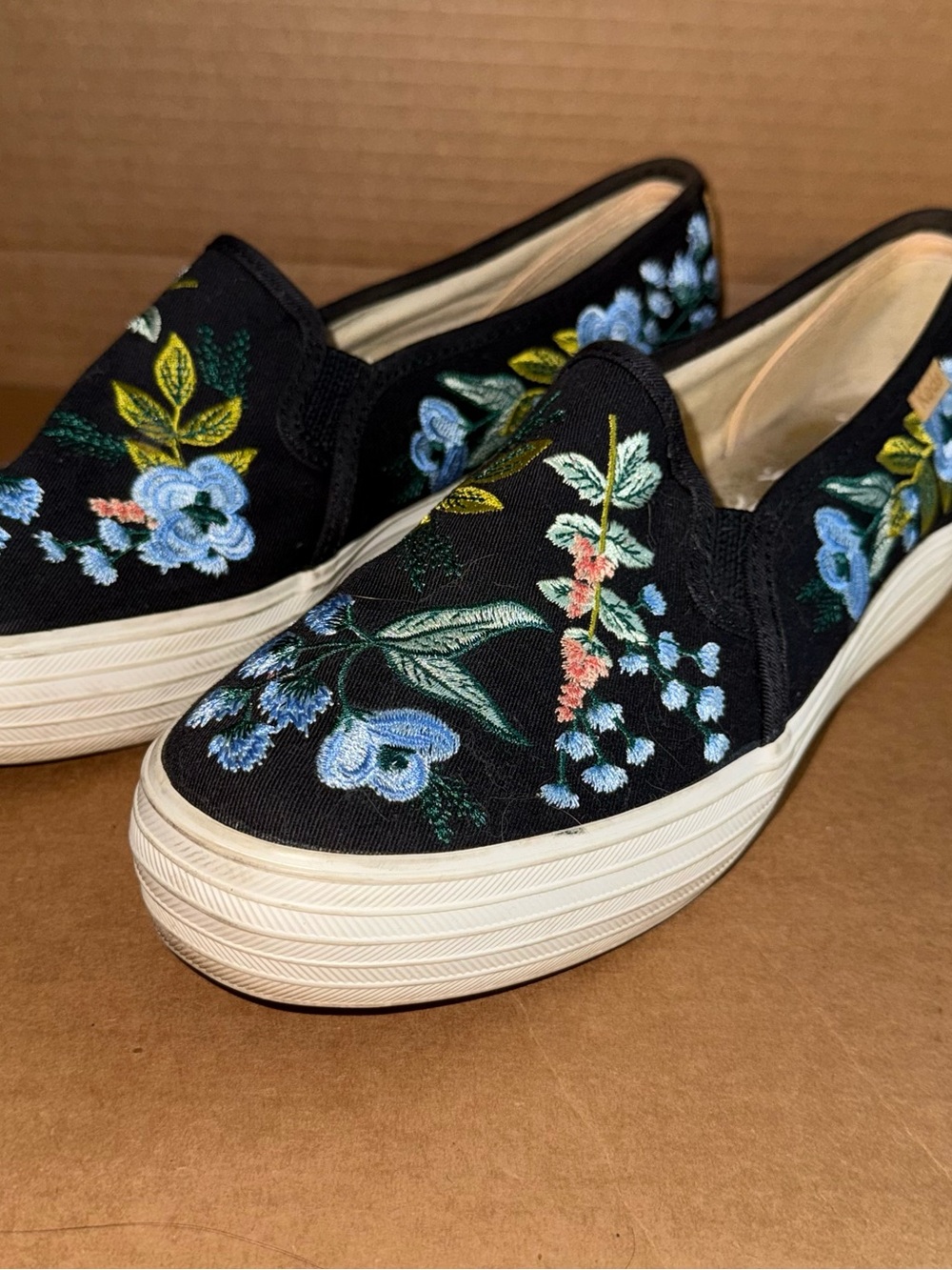 Keds Slip On Sneakers Size M 6 W 7.5 Black Floral Embroidered Canvas A29